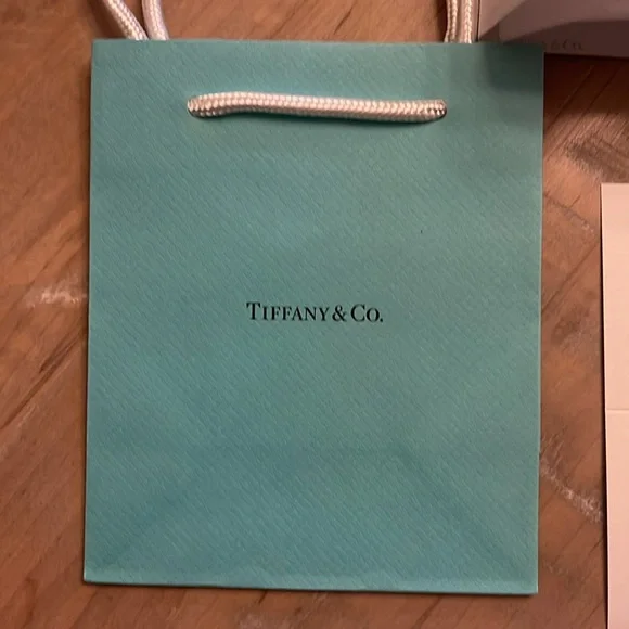 Tiffany & Co.Set: tissue paper has unbroken seal unopened gift bag card envelope - Picture 2 of 7